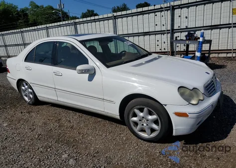 2004 Mercedes-Benz C 240 4Matic z USA, uszkodzony, nr VIN WDBRF81J04F512788